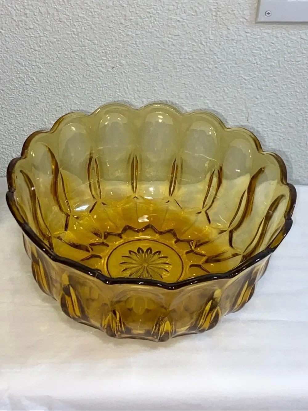Scalloped Amber Glass Serving Bowl - Elegant Honey Amber Finish